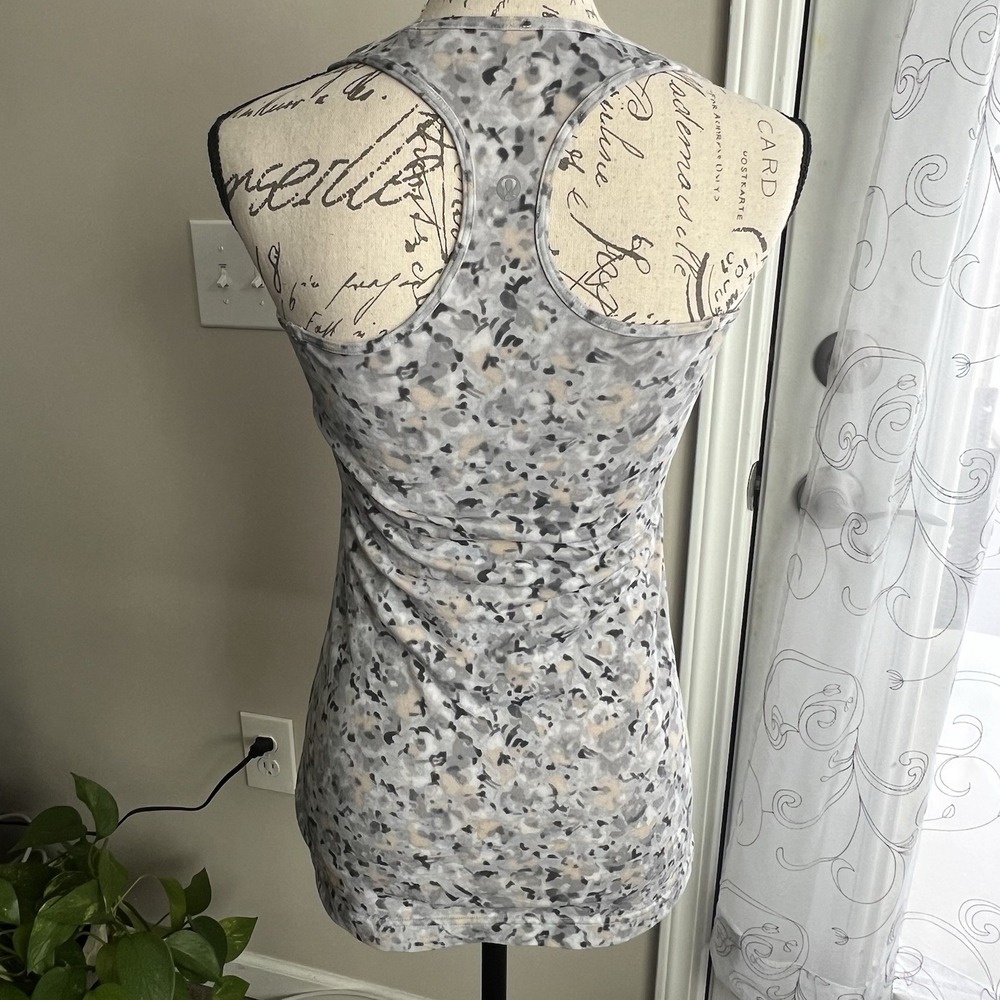 Lululemon Cool Racerback Tank Gray Multi Abstract Women's 6 See Measurements - Picture 2 of 6